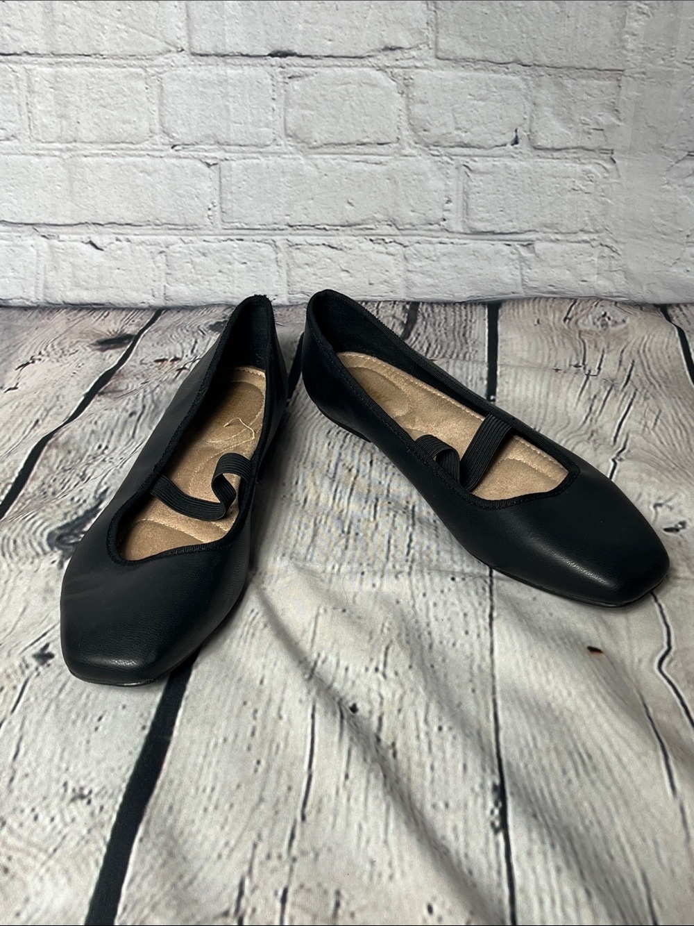 Old Navy Black Elastic-Strap Ballet Flats
